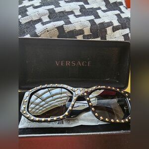 Bnwt Versace medusa rock stud sunglasses with box and case